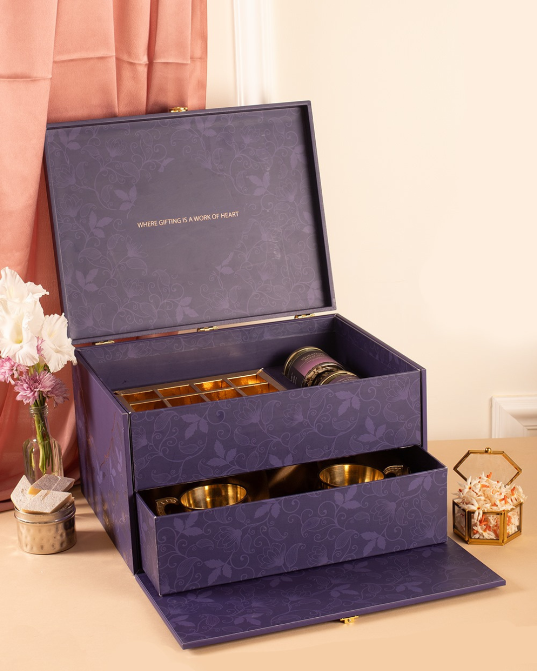 Royal Revelrie Festive Box (33 x 25.5 x 15 cm)