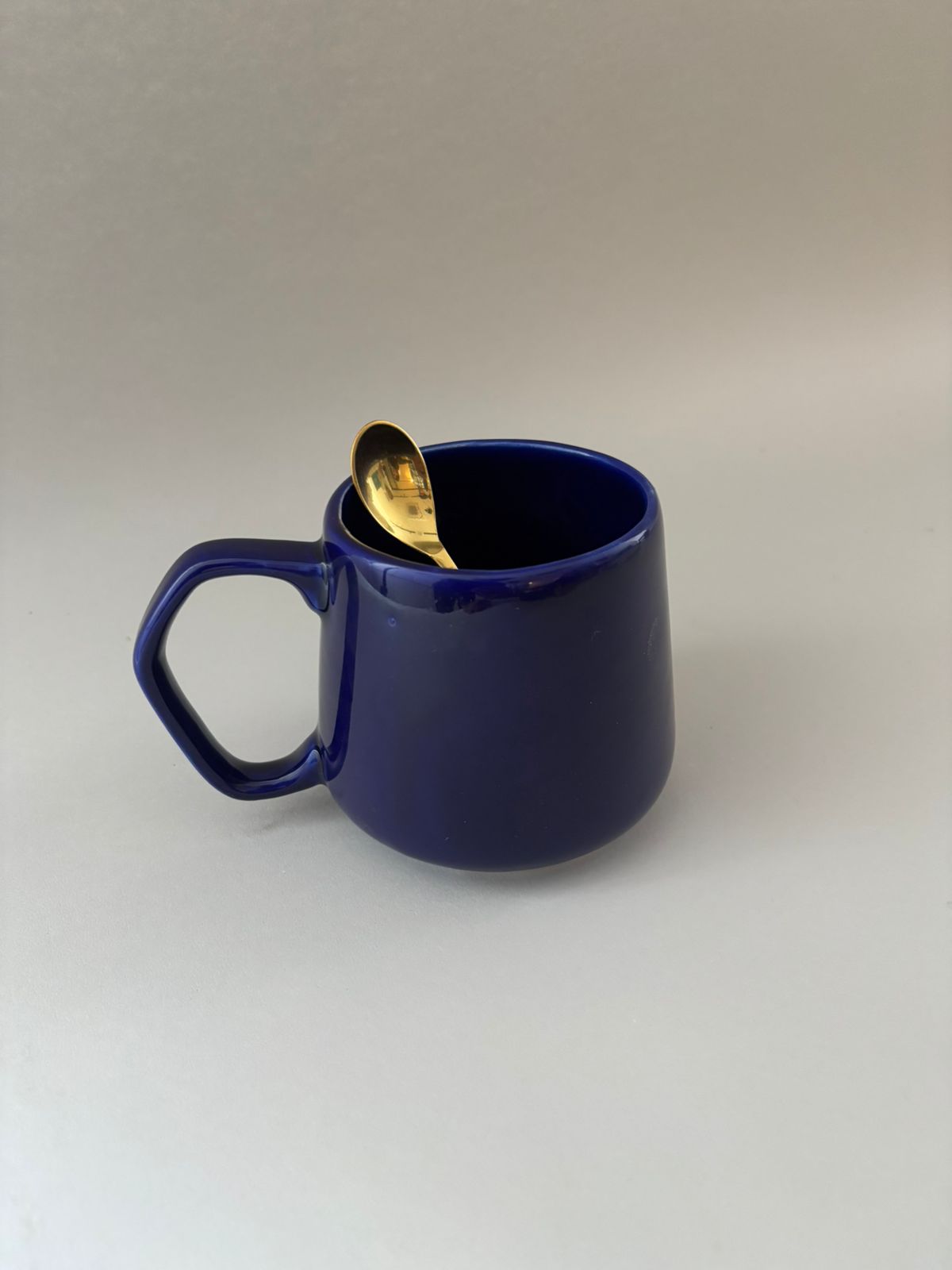 BLUE CERAMIC MUG WITH GOLDEN SPOON